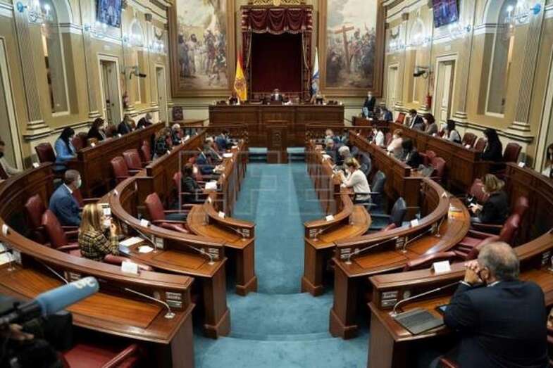 Imagen del salón de plenos del Parlamento de Canarias / EFE Miguel Barreto